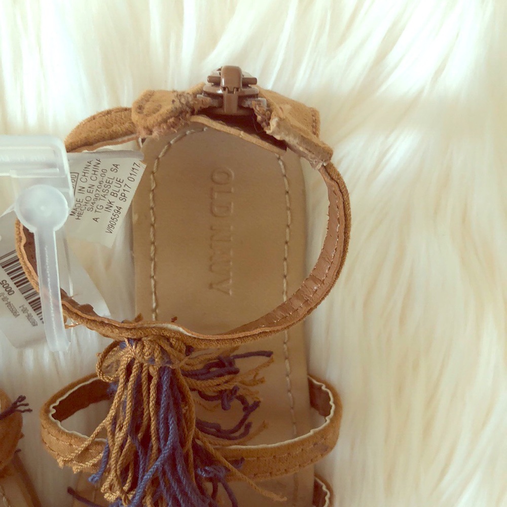 Old navy sandals - Picture 5 of 6